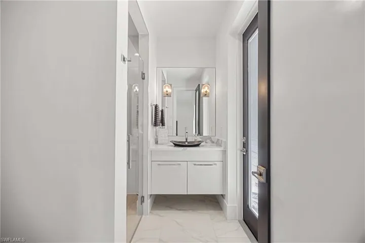 GUEST BATH/ENSUITE