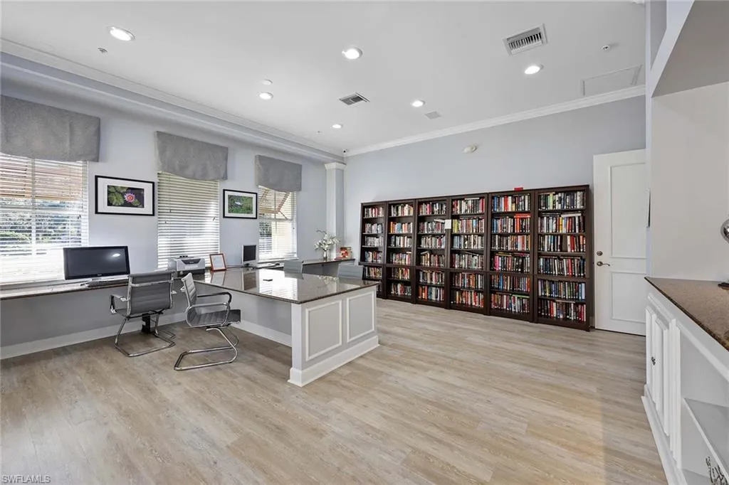 1786 Tarpon Bay DR, Naples, FL 34119,225045305