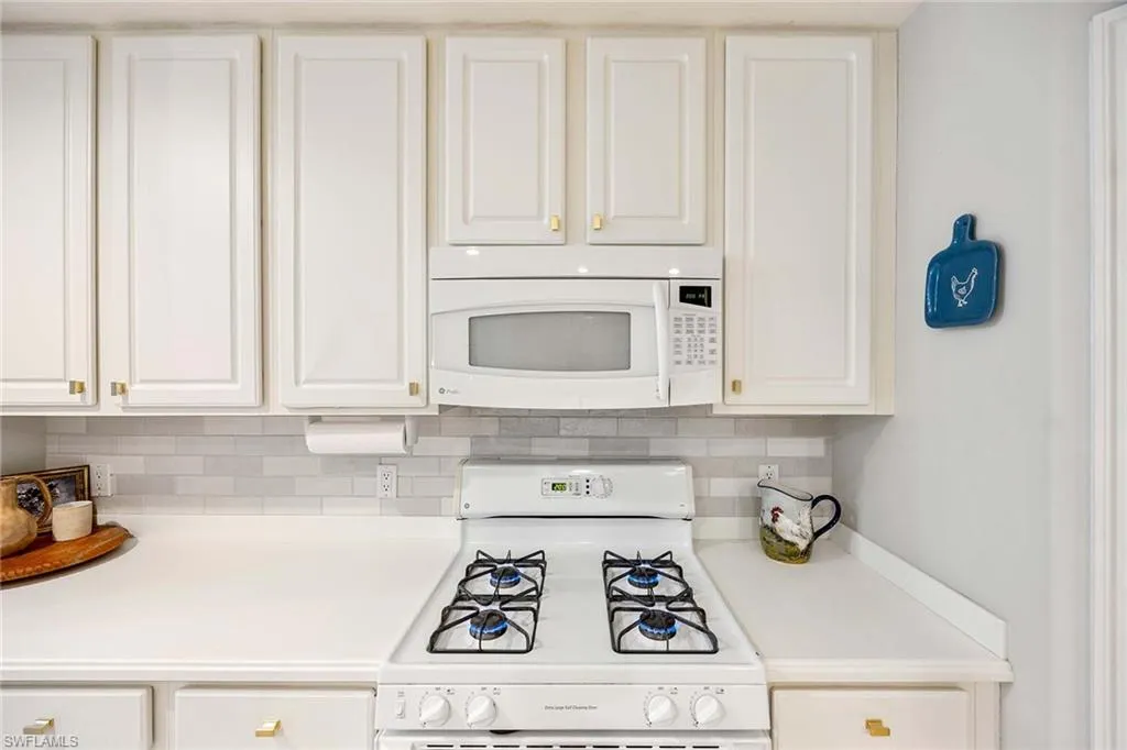 1786 Tarpon Bay DR, Naples, FL 34119,225045305