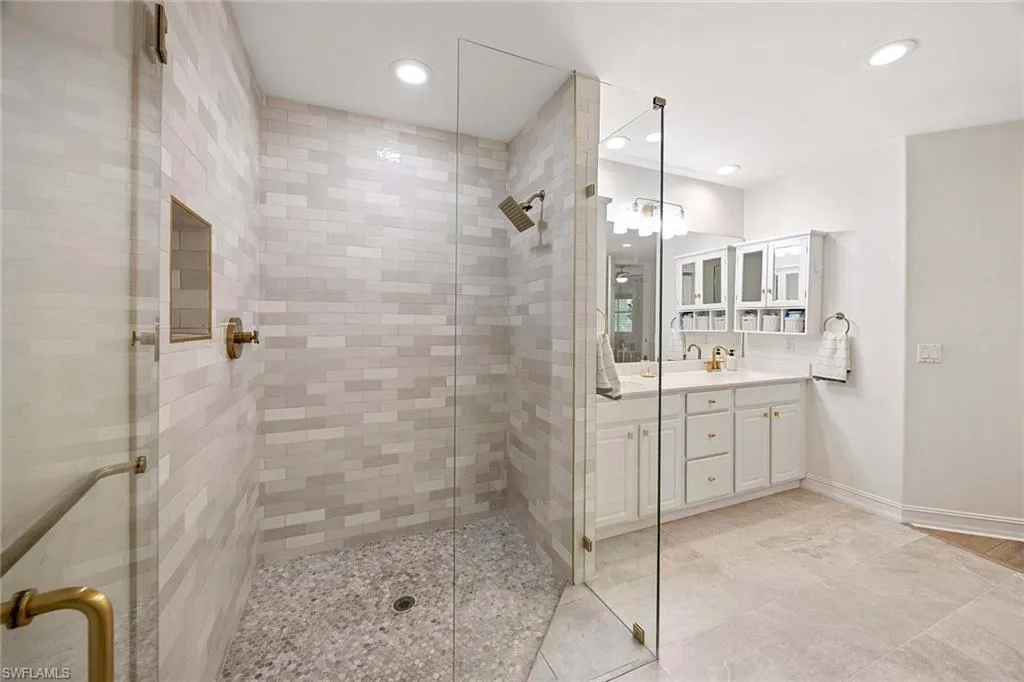 1786 Tarpon Bay DR, Naples, FL 34119,225045305