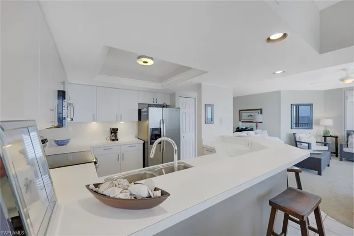 White and bright kitchen..perfect for immediate use or put your personal touch on it.