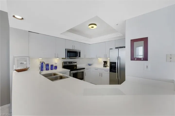 9577 Gulf Shore Dr 701, Naples, Florida 34108