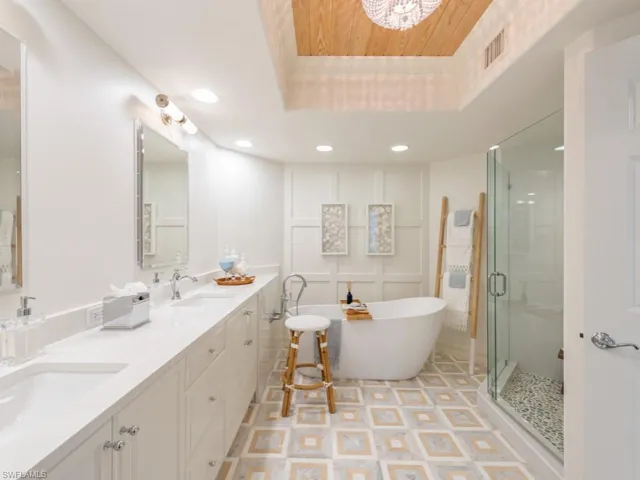 2738 Tiburon Blvd E 202, Naples, Florida 34109