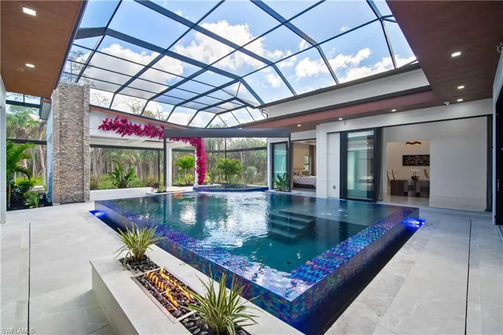 390 3rd St Nw, Naples, Florida 34120