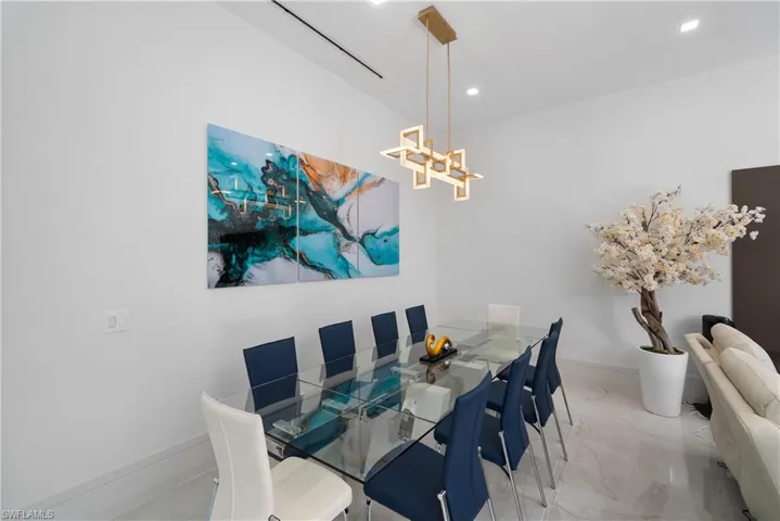390 3rd St Nw, Naples, Florida 34120