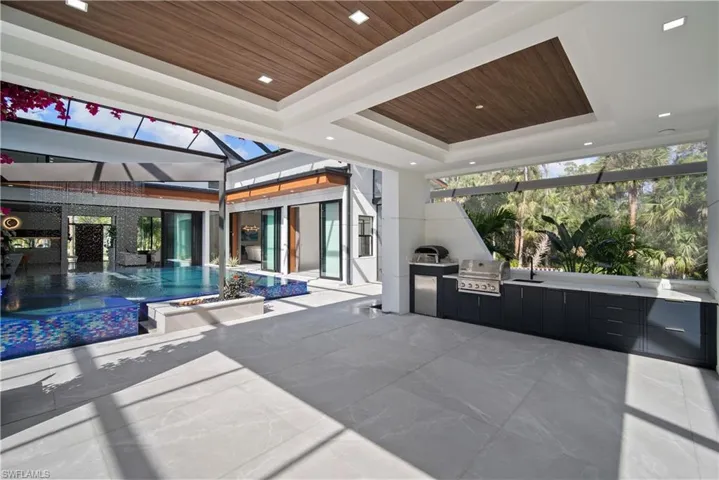 390 3rd St Nw, Naples, Florida 34120