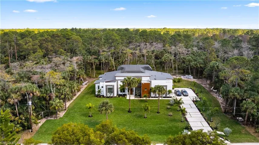 390 3rd St Nw, Naples, Florida 34120