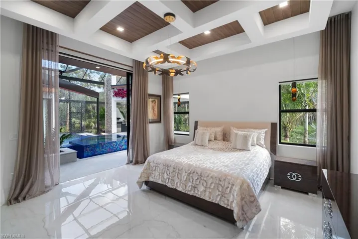 390 3rd St Nw, Naples, Florida 34120