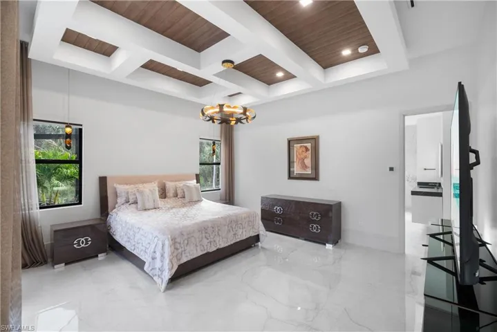 390 3rd St Nw, Naples, Florida 34120