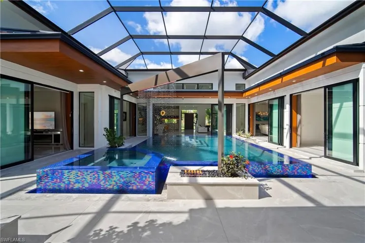 390 3rd St Nw, Naples, Florida 34120