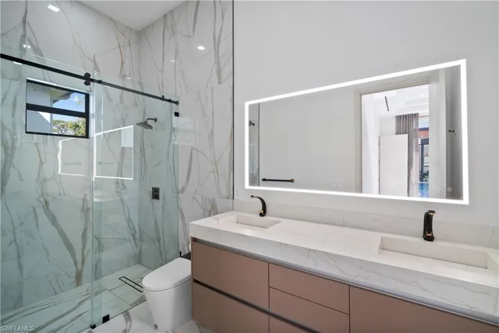 390 3rd St Nw, Naples, Florida 34120