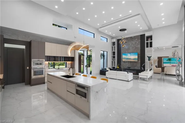 390 3rd St Nw, Naples, Florida 34120