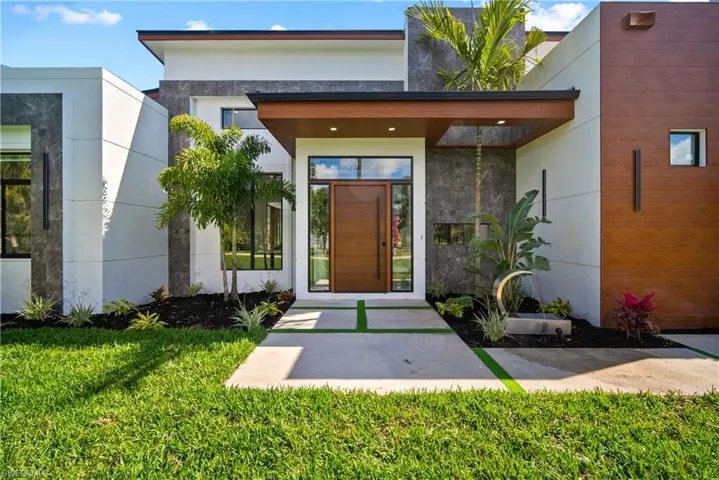 390 3rd St Nw, Naples, Florida 34120