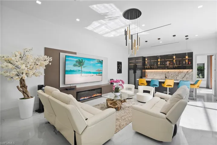 390 3rd St Nw, Naples, Florida 34120