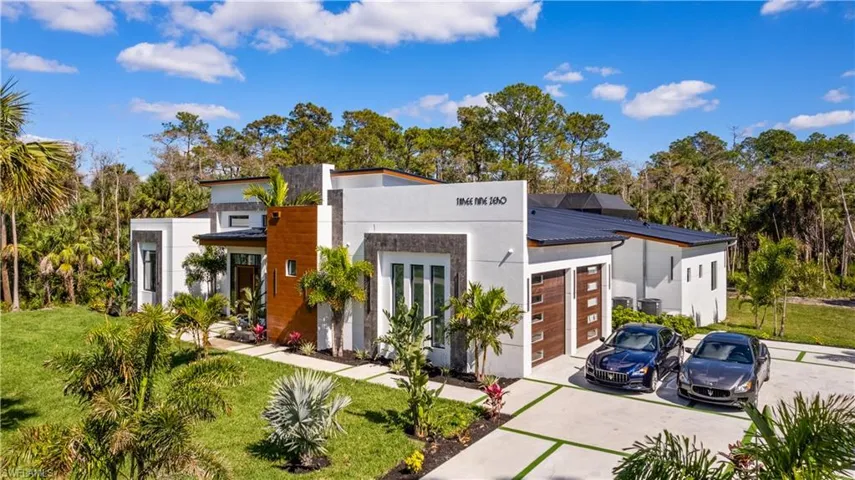 390 3rd St Nw, Naples, Florida 34120