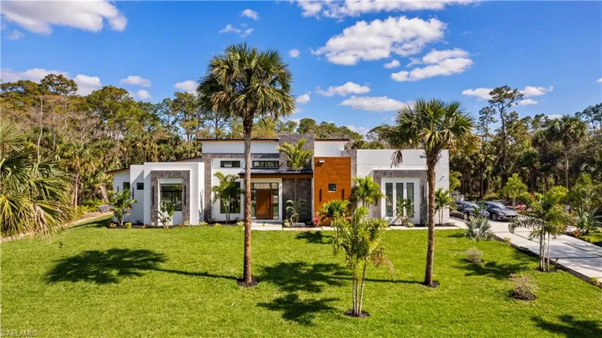390 3rd St Nw, Naples, Florida 34120