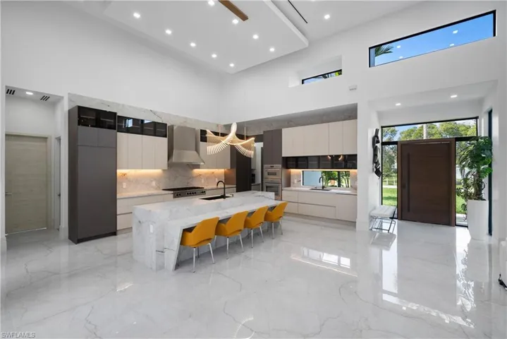 390 3rd St Nw, Naples, Florida 34120