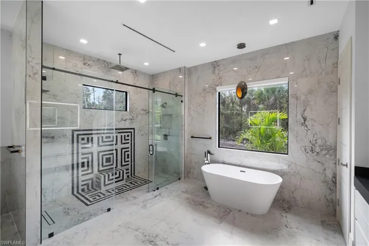 390 3rd St Nw, Naples, Florida 34120