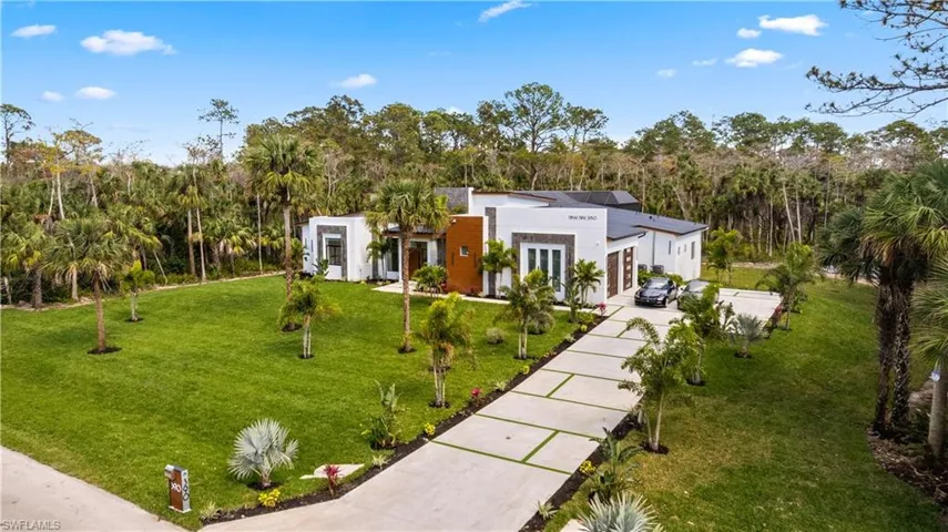 390 3rd St Nw, Naples, Florida 34120