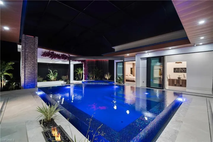 390 3rd St Nw, Naples, Florida 34120