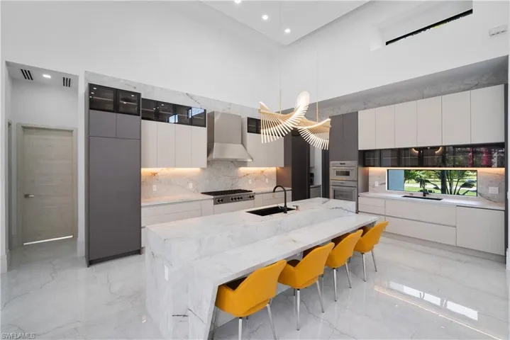 390 3rd St Nw, Naples, Florida 34120