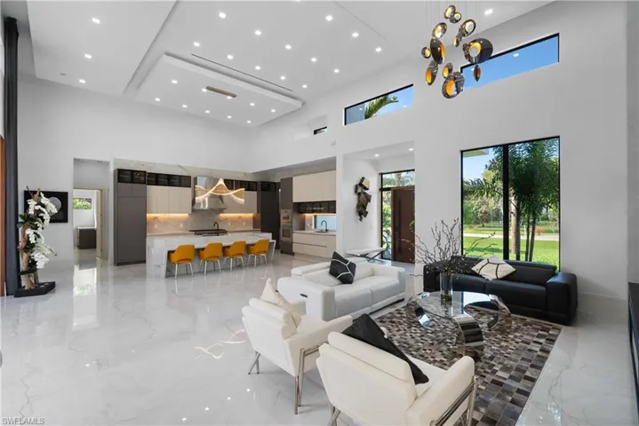 390 3rd St Nw, Naples, Florida 34120