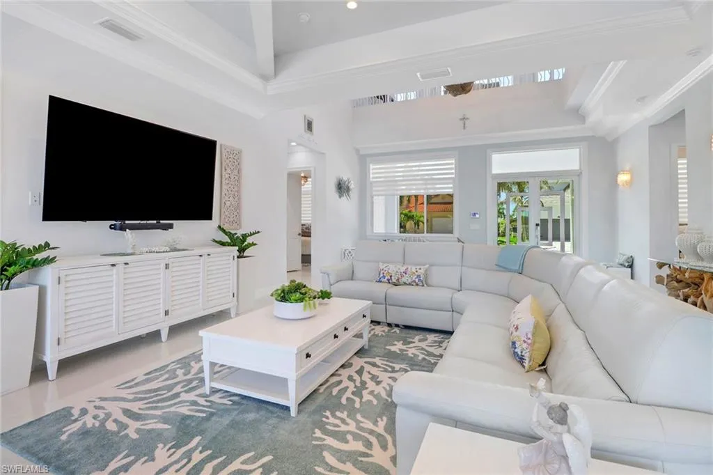 1070 Dana CT, Marco Island, FL 34145,225045281