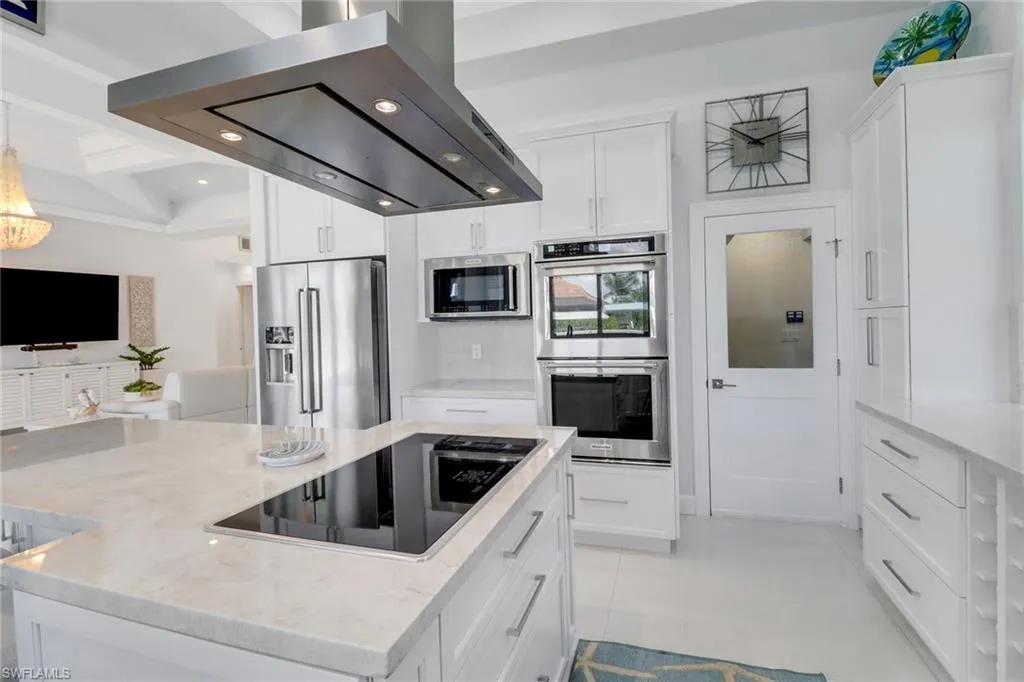 1070 Dana CT, Marco Island, FL 34145,225045281