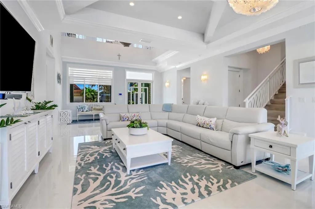 1070 Dana CT, Marco Island, FL 34145,225045281
