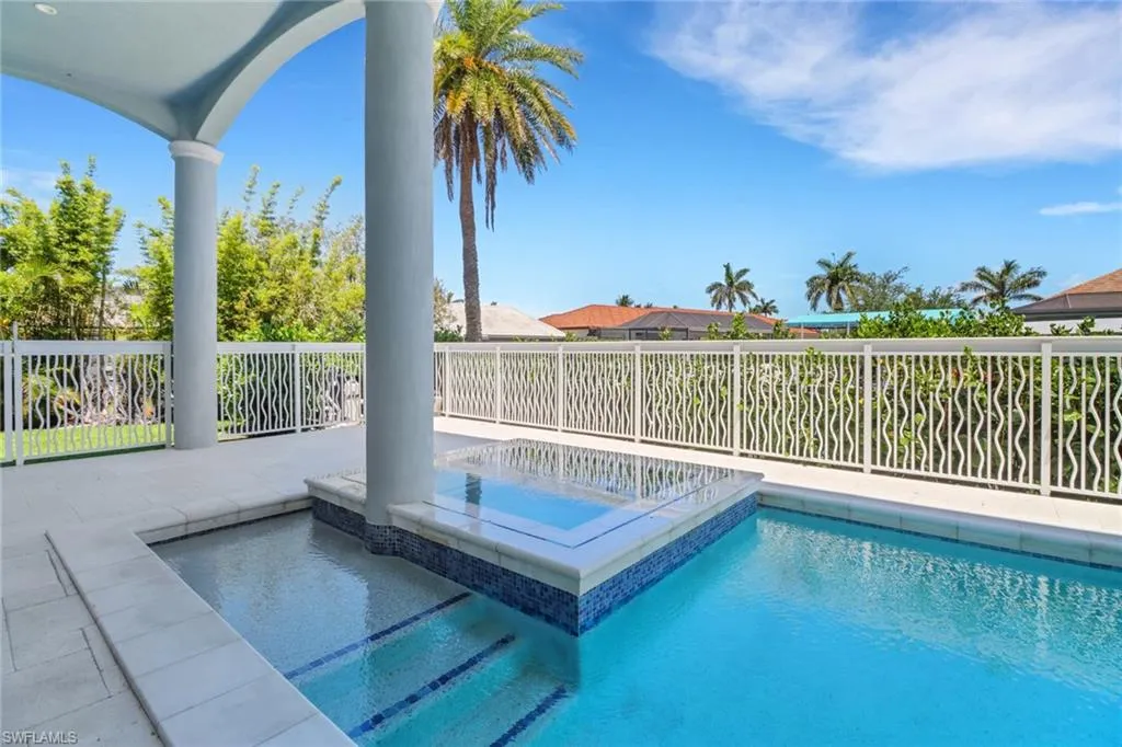 1070 Dana CT, Marco Island, FL 34145,225045281