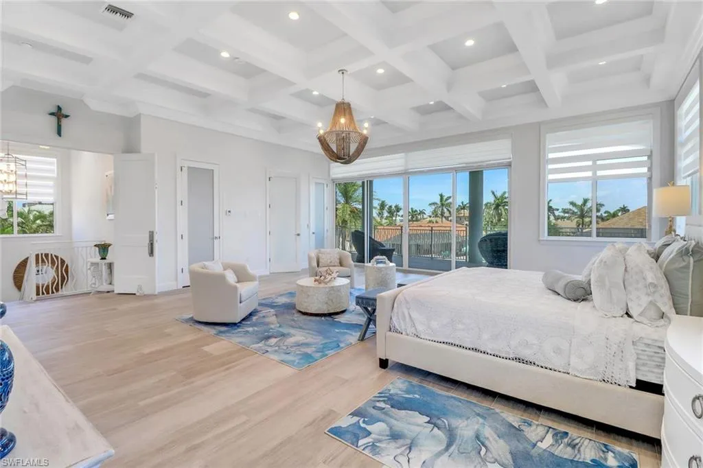 1070 Dana CT, Marco Island, FL 34145,225045281