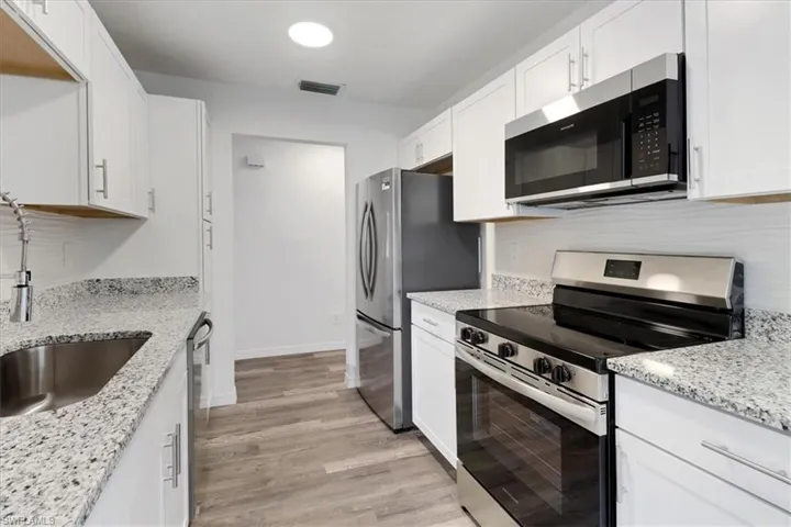 142 Bennington Dr # 8, Naples Fl 34104