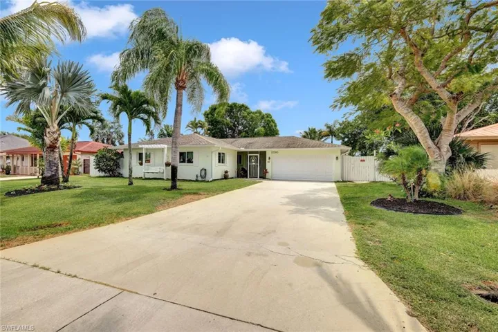 27593  Baretta  DR, Bonita Springs, FL 34135