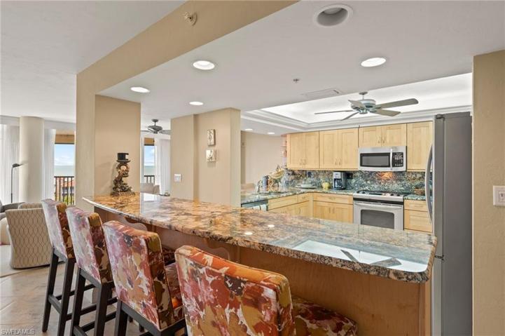 Took out the wall and made into a Breakfast Bar, Opens up the whole kitchen area !!