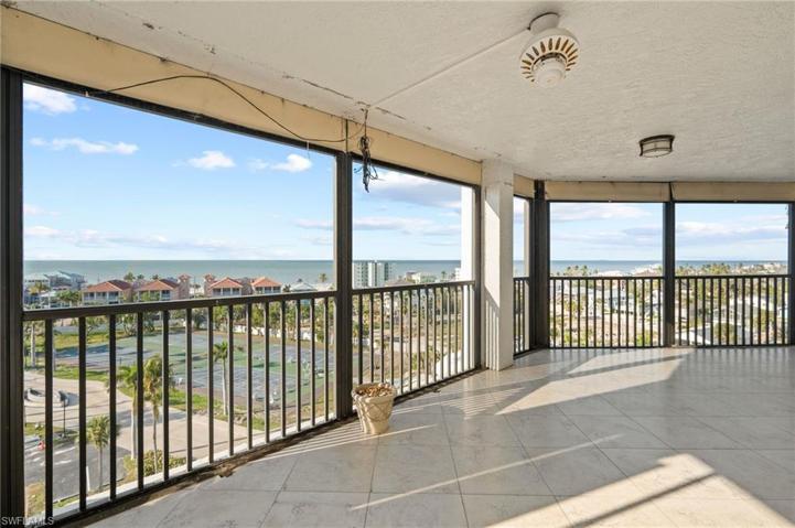 The 3 bedroom units have extensively large balconies!!