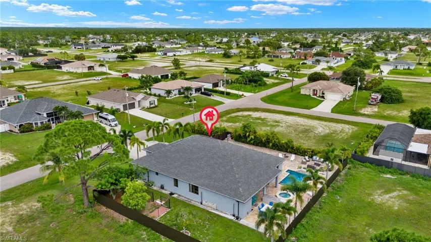 Birds eye view of property