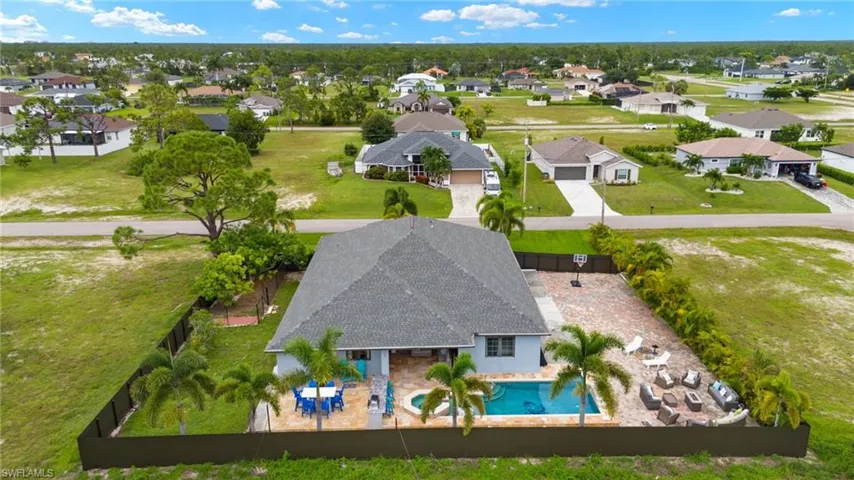 Birds eye view of property