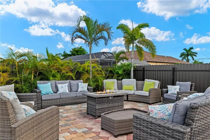 View of patio featuring outdoor lounge area