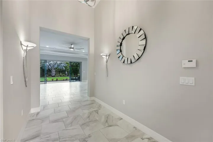 Stunning Entrance, Foyer