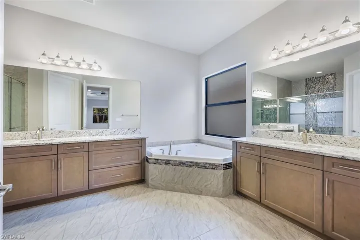 Master Bathroom with Granite Countertops, Dual Sinks and Soaking Tub