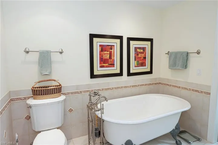 Alternate Master Bath View