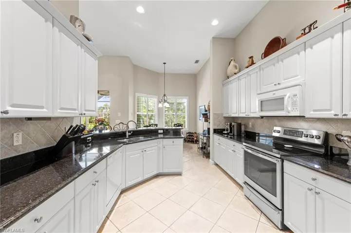 8215  Potomac  LN, Naples, FL 34104