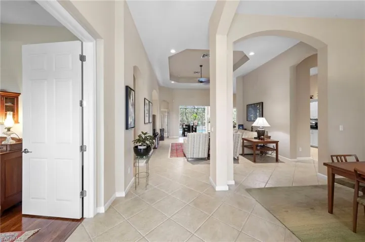 8215  Potomac  LN, Naples, FL 34104