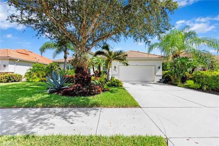 8215  Potomac  LN, Naples, FL 34104