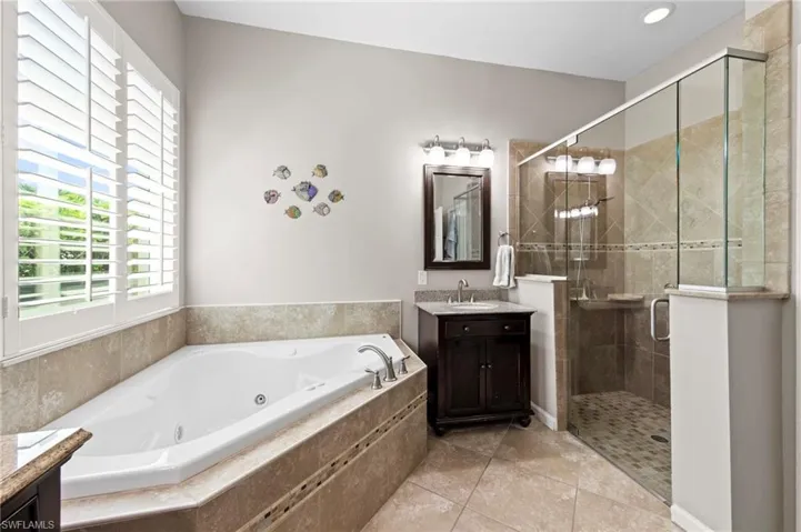 8215  Potomac  LN, Naples, FL 34104