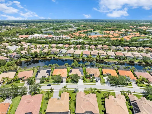 8215  Potomac  LN, Naples, FL 34104