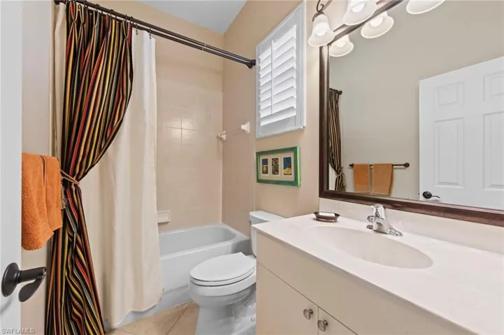 8215  Potomac  LN, Naples, FL 34104