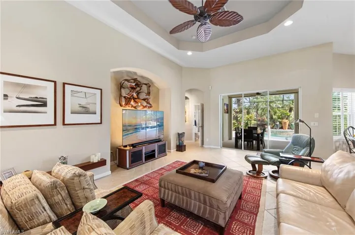 8215  Potomac  LN, Naples, FL 34104