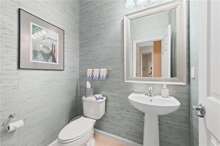8215  Potomac  LN, Naples, FL 34104