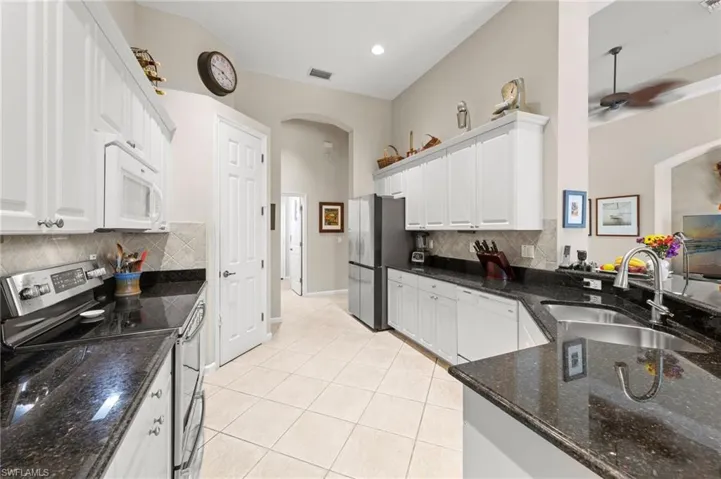 8215  Potomac  LN, Naples, FL 34104